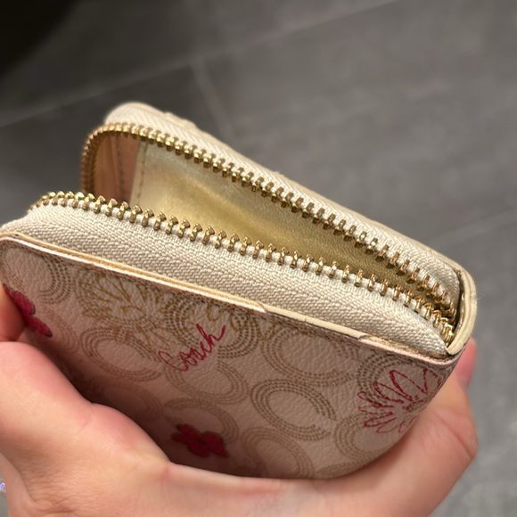 Vintage Coach Gold and Pink Flower Wallet - Picture 4 of 6